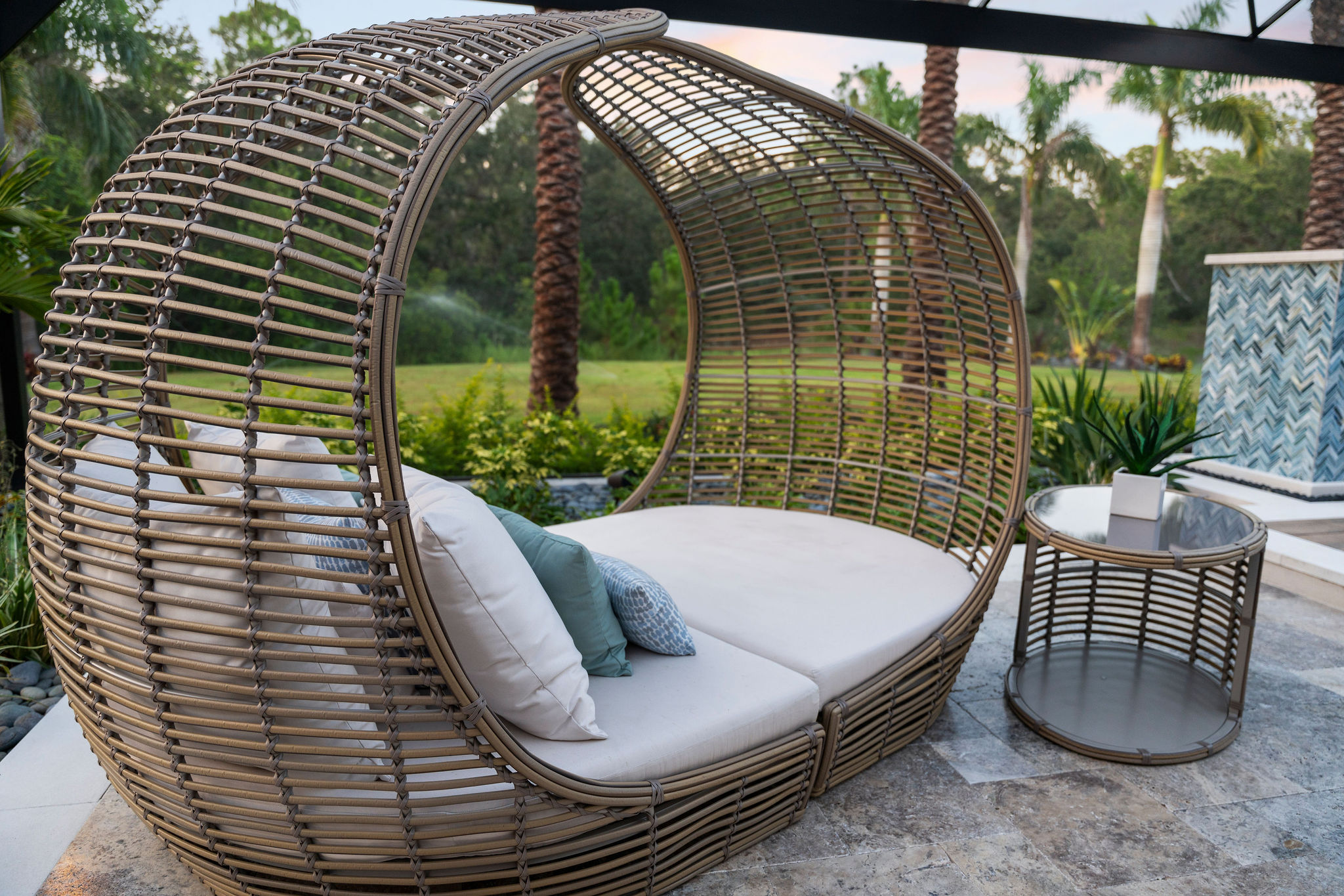 Luxury Seating in Outdoor Space Design by Solana Outdoor Living