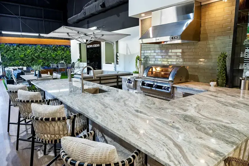 Create the Perfect Outdoor Cocktail Bar with Solana Outdoor