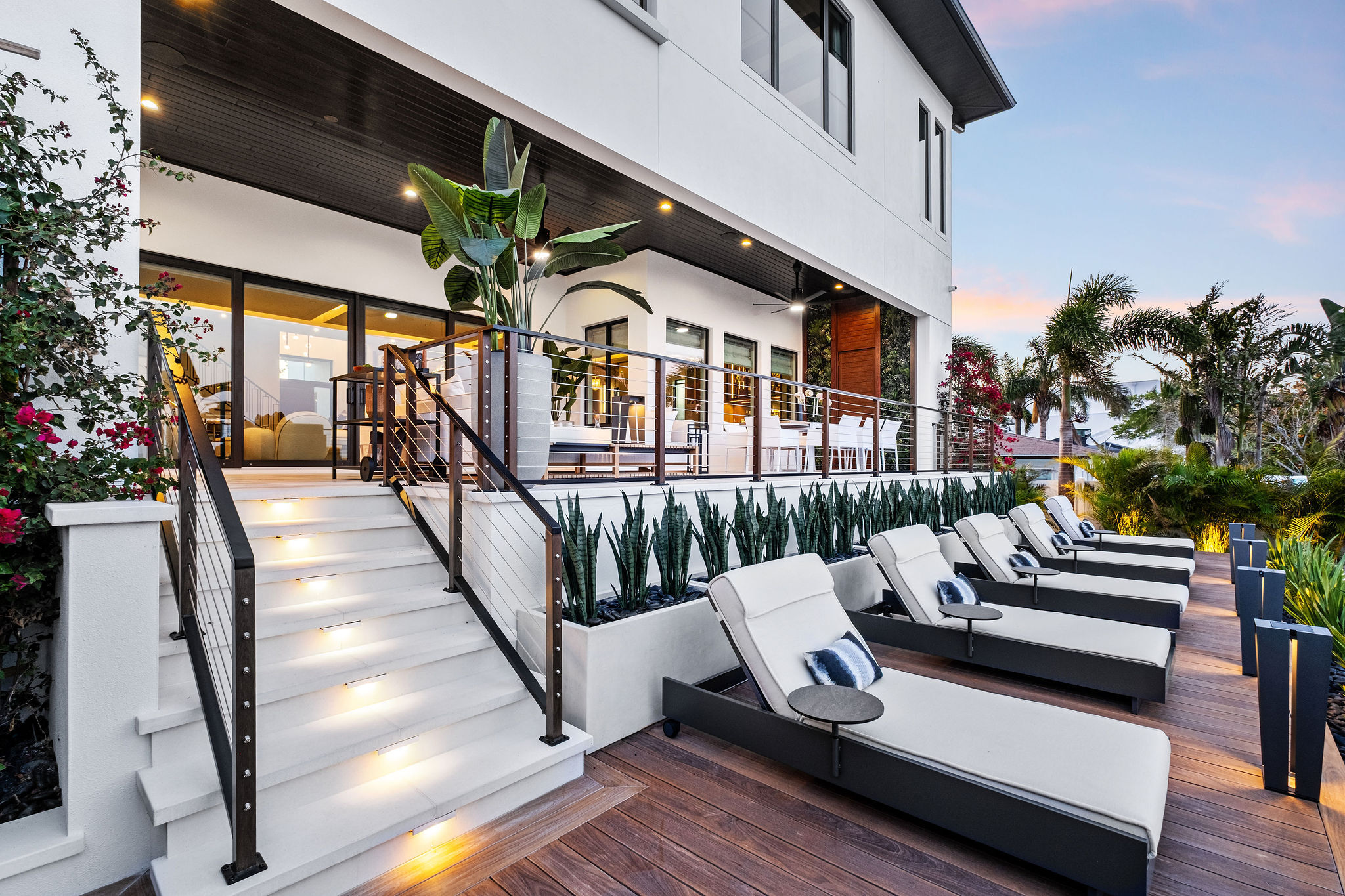 Luxury Lounge Seating in Shoreline Outdoor Space Design by Solana Outdoor Living