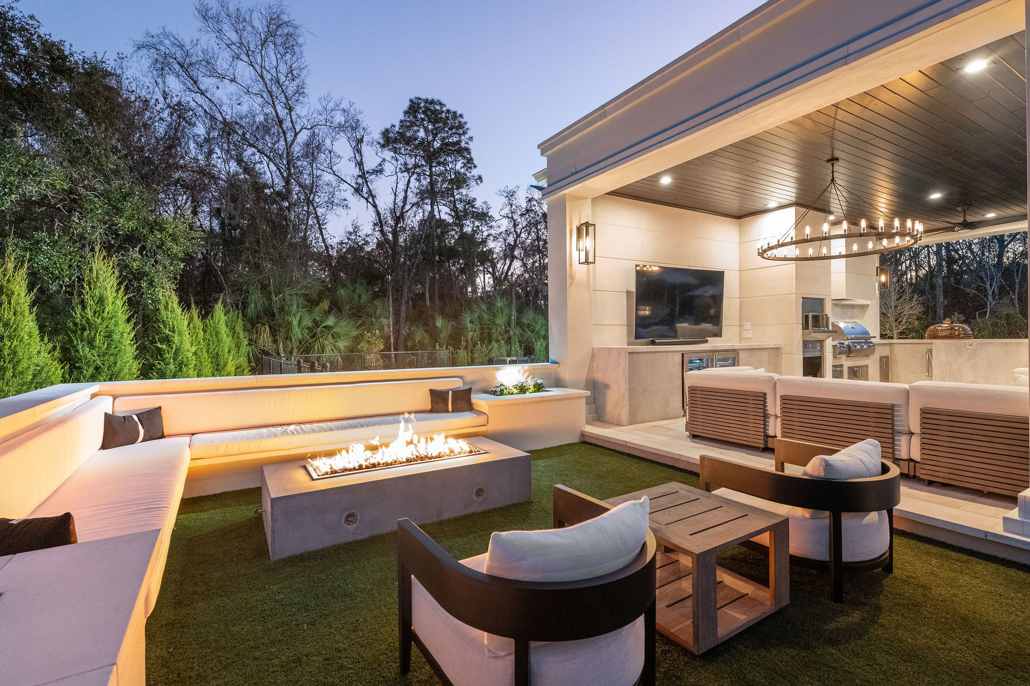 Why the Right Outdoor Seating Sets the Tone Outdoors