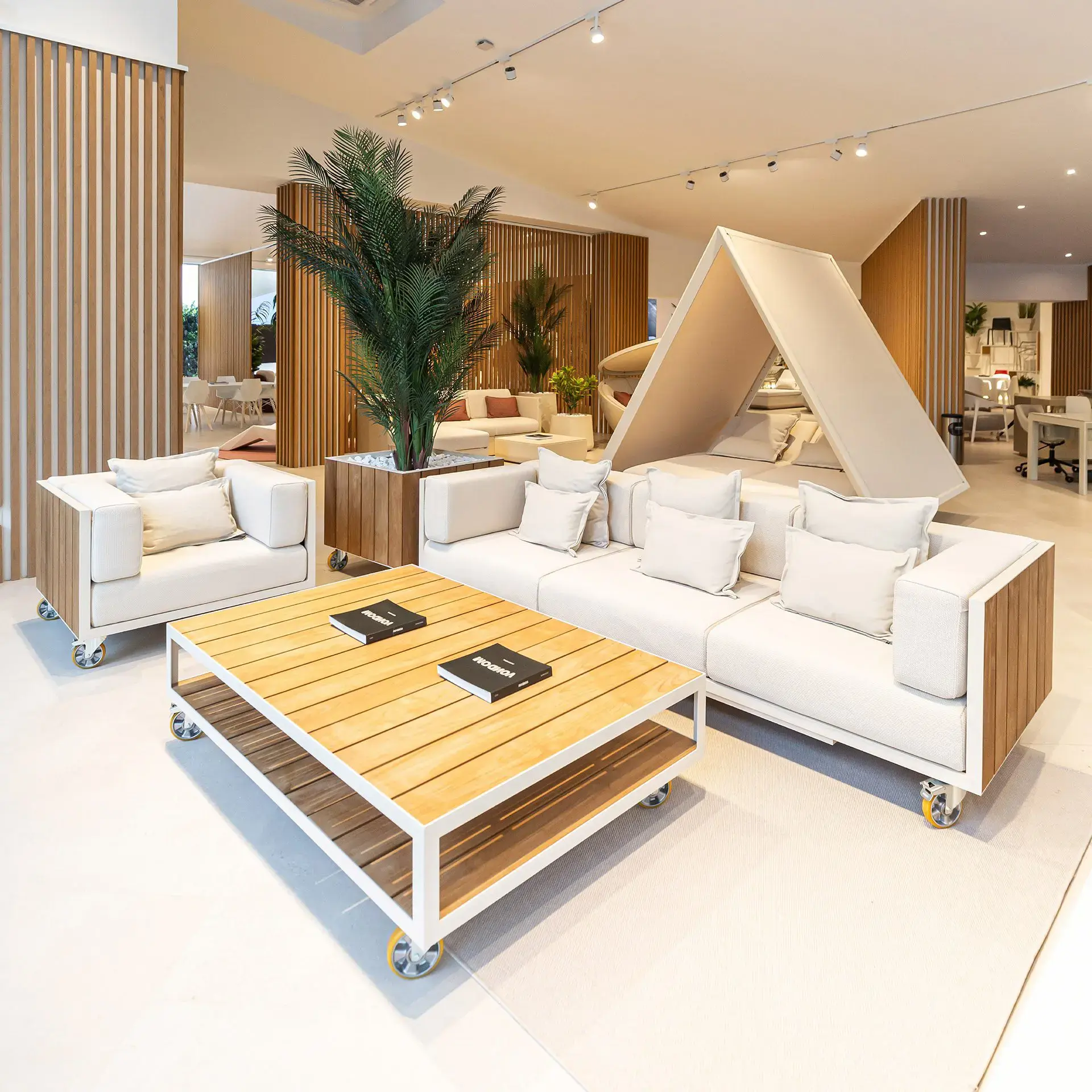 vondom-mexico-nuevo-showroom-mobiliario-de-exterior-3.jpg